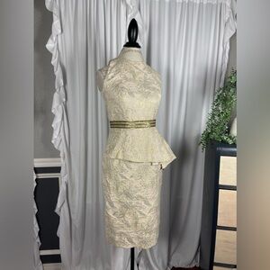 Carmen Marc Valvo Sleeveless Gold Cocktail Dress Size 8